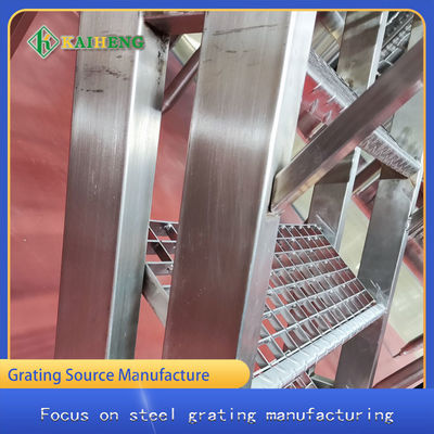 پله پله نردبان فولاد ضد زنگ T3 برای استفاده در فضای داخلی در کارگاه کارخانه شیمیایی